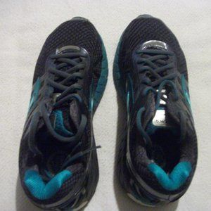 brooks womens running shoes wide width